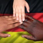 تجميد لمّ الشمل في ألمانيا يفاقم معاناة اللاجئين وسط انتقادات متصاعدة