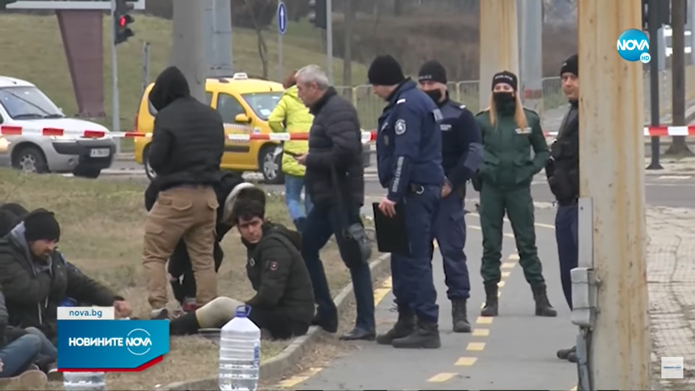 بلغاريا: العثور على 61 مهاجراً في شاحنة بمدينة بورغاس وهروب السائق