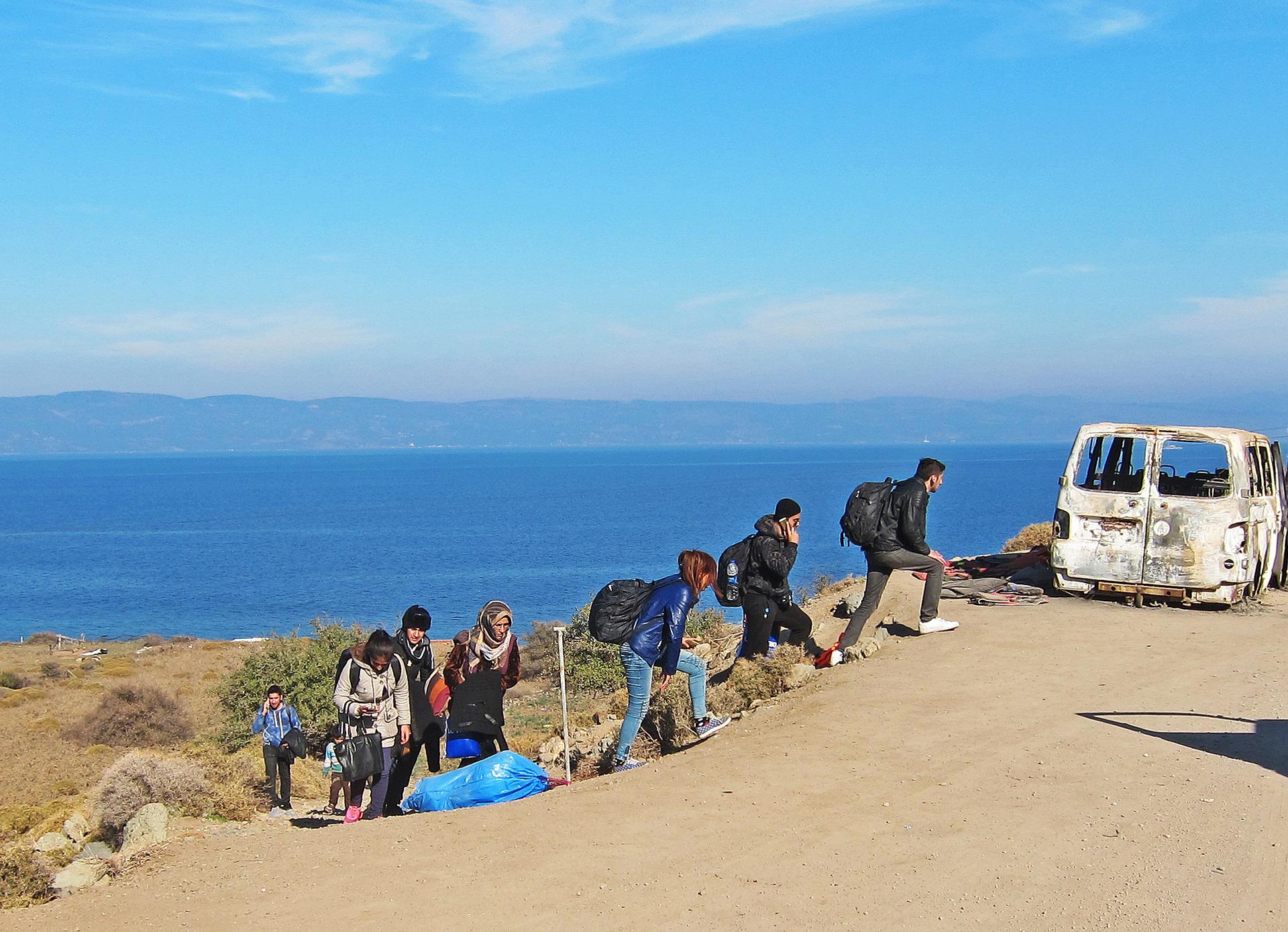منقذ يوناني: نعذب المهاجرين غير الشرعيين واليونان تستنفر على حدودها مع تركيا